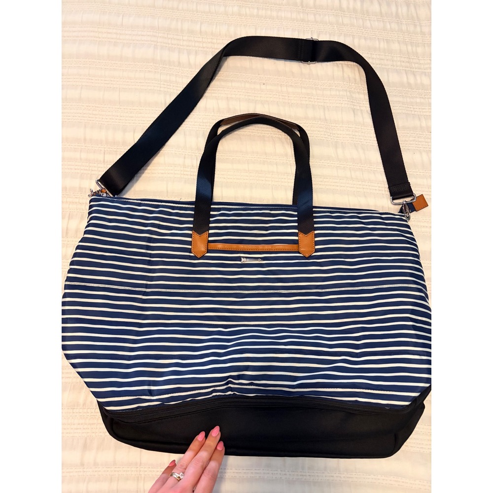 Stella & Dot Crush It Travel Duffel Bag Navy White Stripe Weekender Shoe Pocket